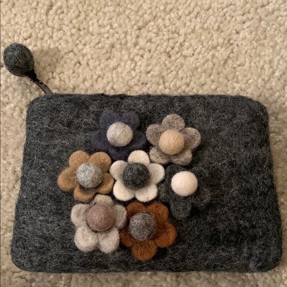 Wild Woolies 100% Wool Flower Power Gray Coin Purse Wallet NWOT - Picture 1 of 11